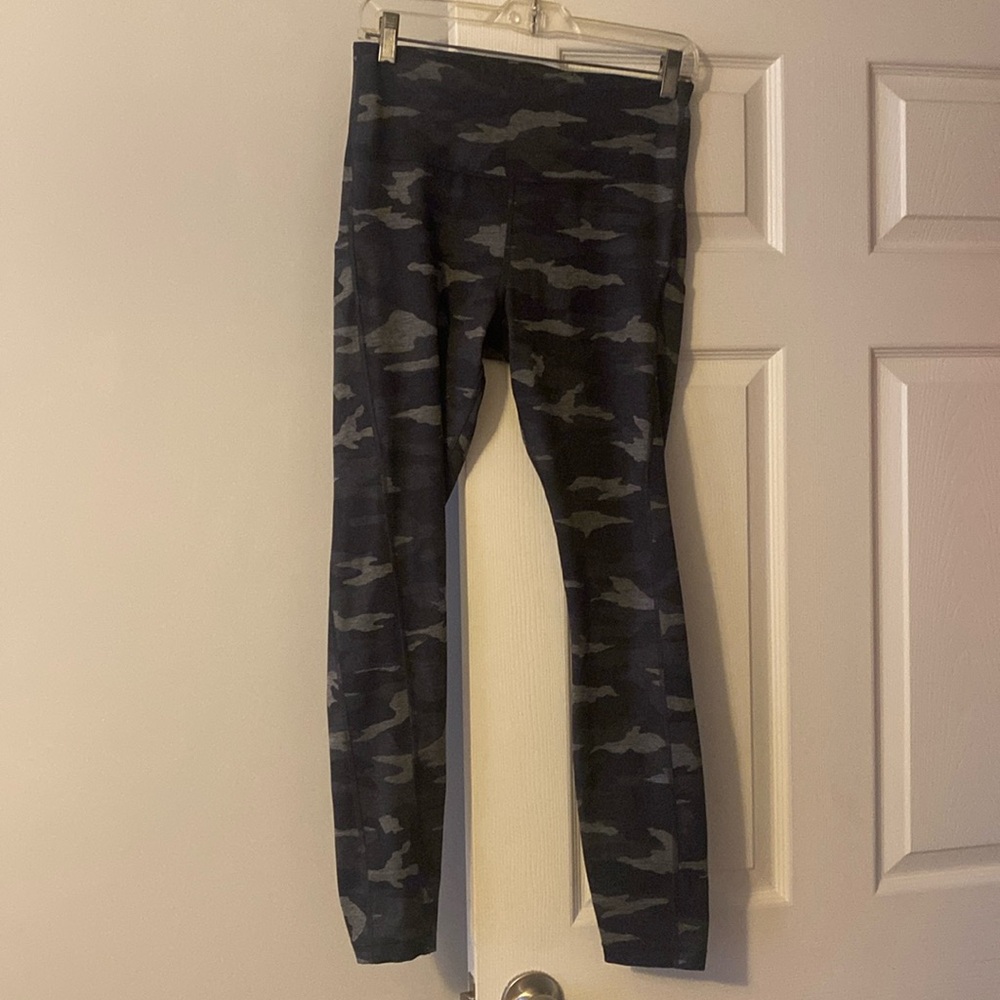 Athleta Ultimate Camo 7/8 legging